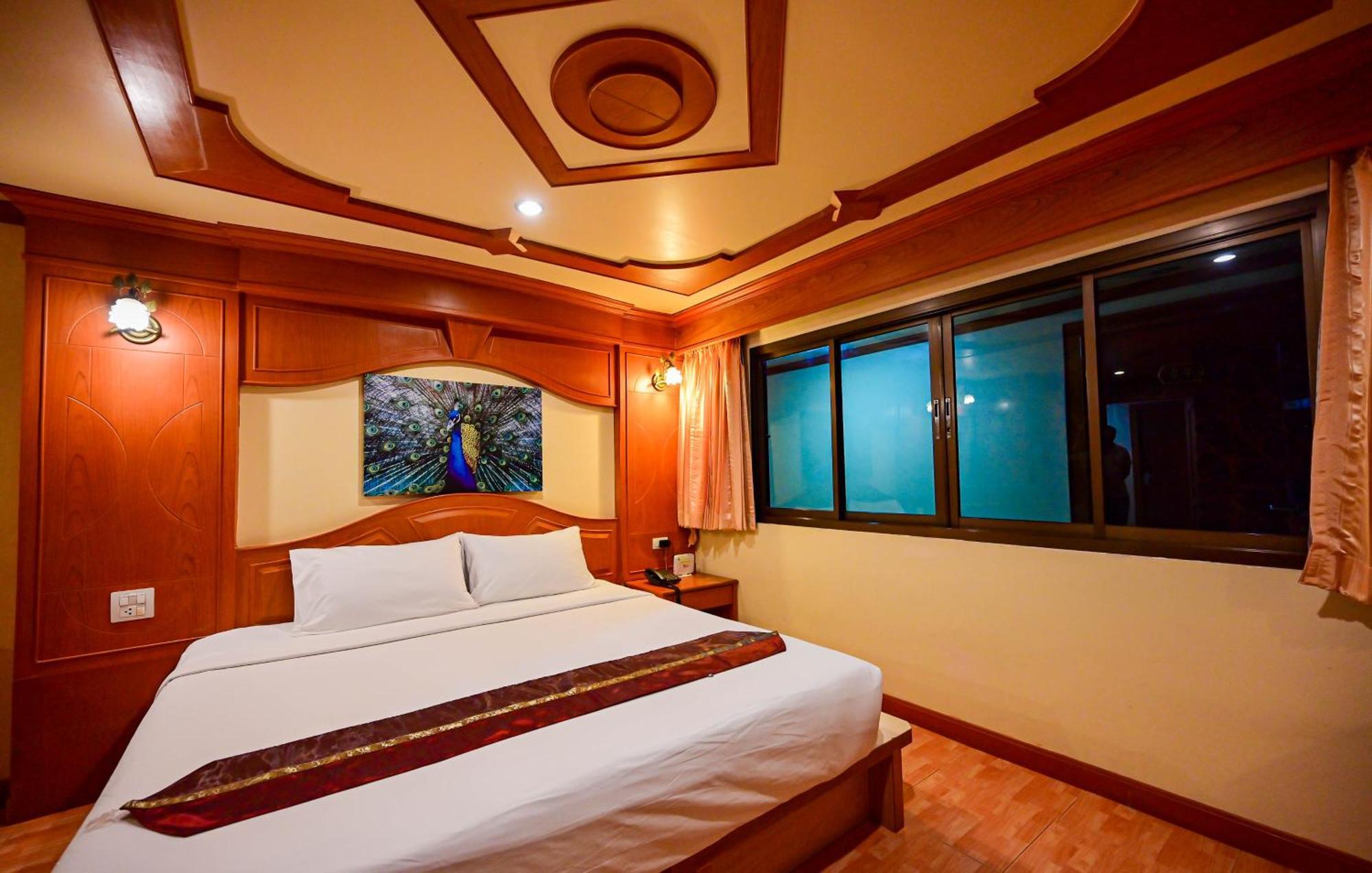 Tiger Complex Hotel Patong Extérieur photo