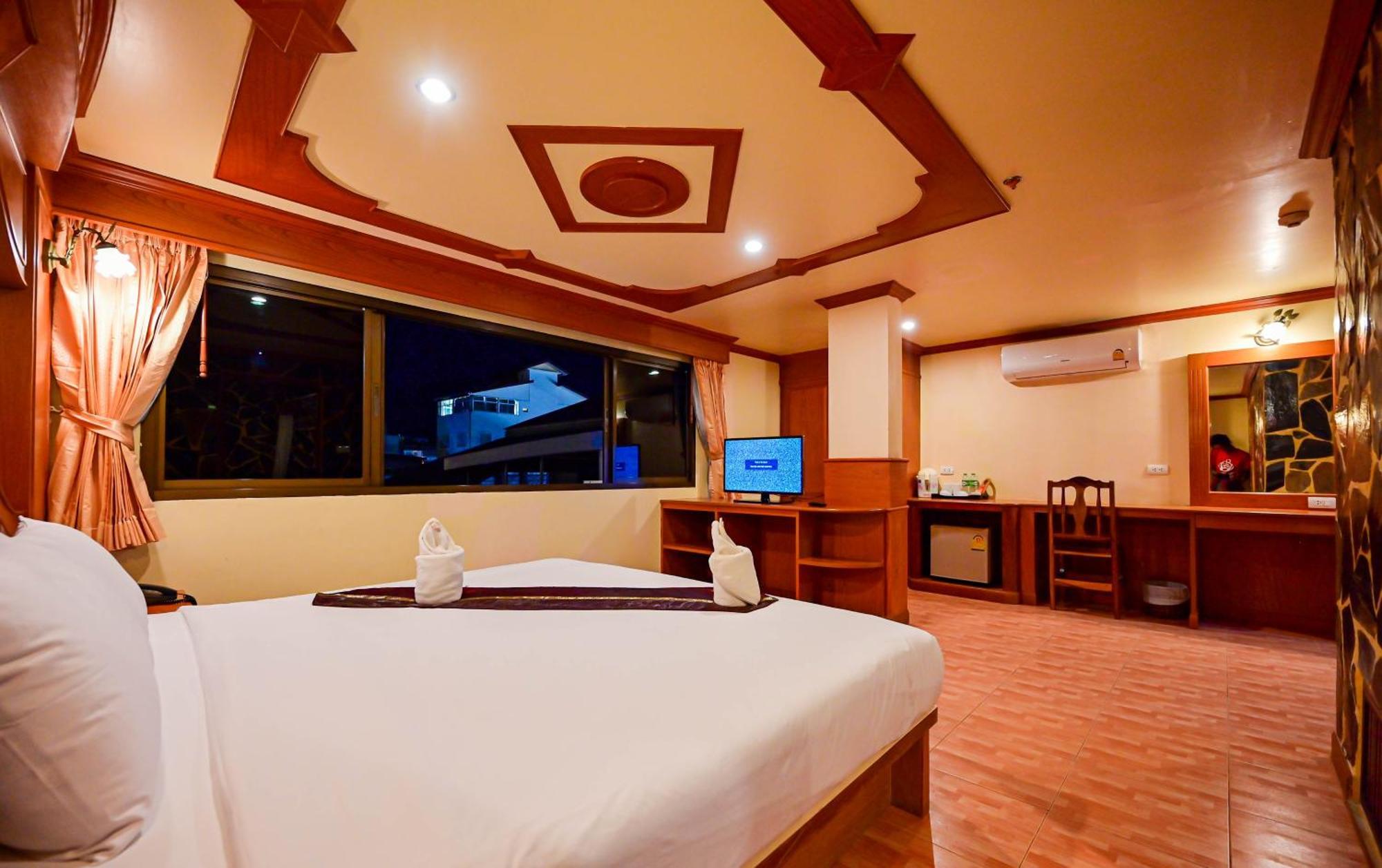 Tiger Complex Hotel Patong Extérieur photo