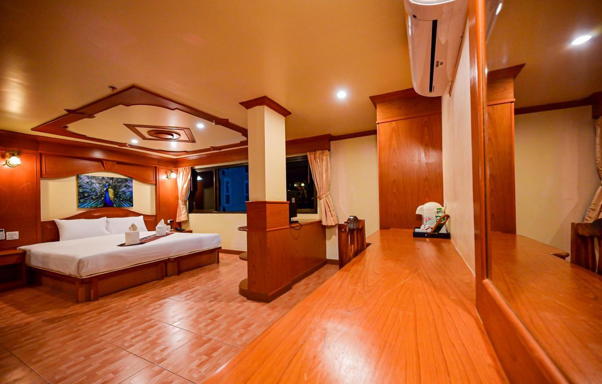 Tiger Complex Hotel Patong Extérieur photo